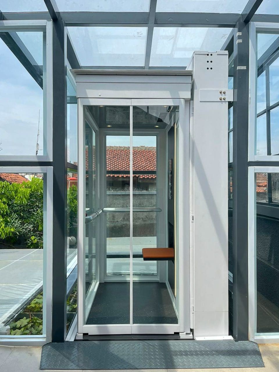Lift Rumah Ascenda Size XL Semi-Outdoor di Bawah Naungan Kaca, Arcamanik, Bandung 3 Ascenda Size XL - Bandung - Semi Outdoor