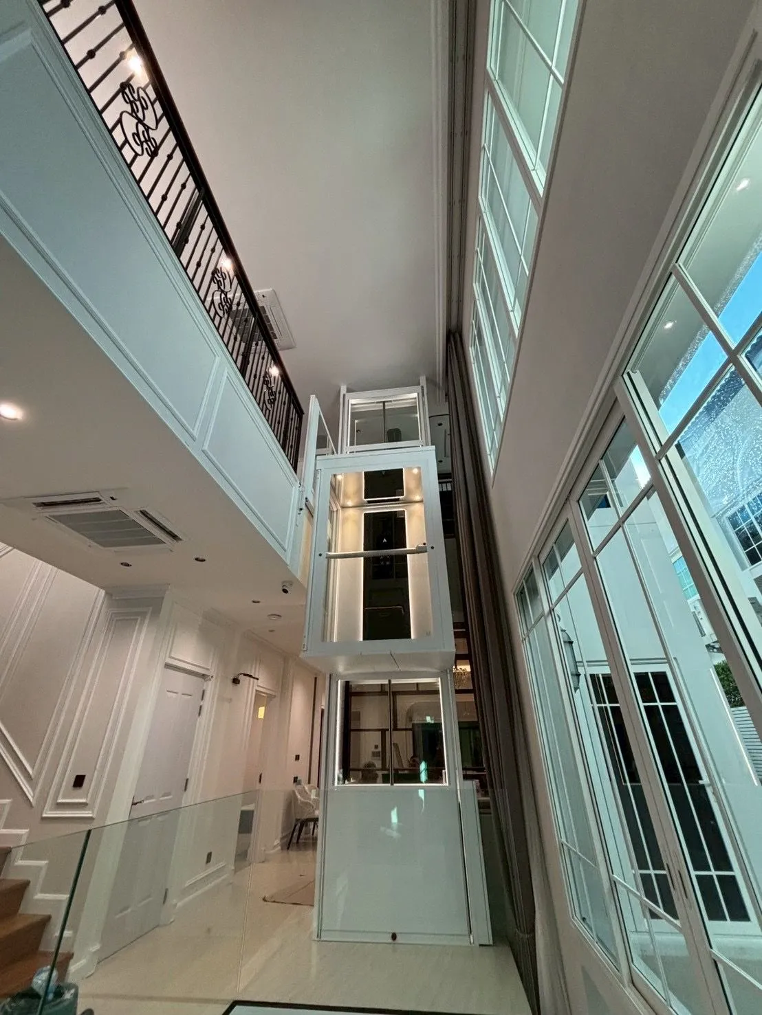 Area renovasi rumah setelah lift rumah Ascenda dipasang pada titik void yang disiapkan