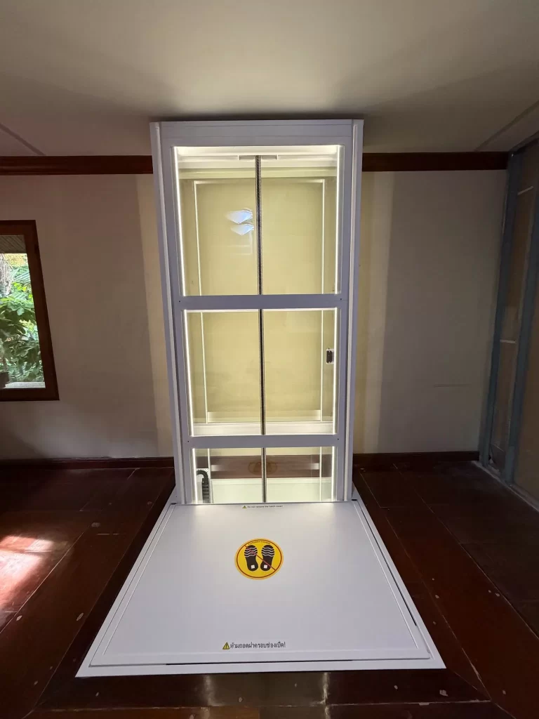 Tampilan atas lift rumah Ascenda tanpa pit yang dipasang pada area void rumah existing
